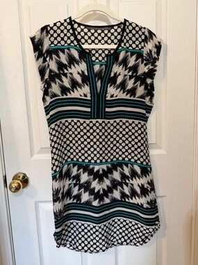 Twelfth Street by Cynthia Vincent Black & White Partial Silk Mini Dress